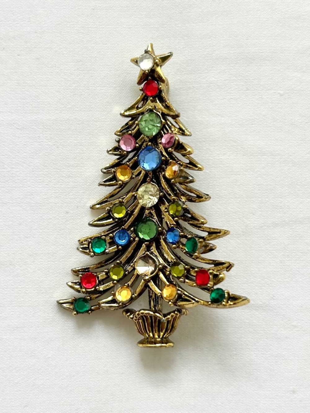 HOLLYCRAFT Signed Christmas Tree Brooch Pin Gold Tone Multicolor Rhinestone